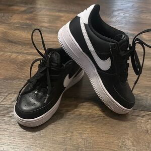 Nike Black and White boys Sneakers Low-Top Air Force 1 size 3Y